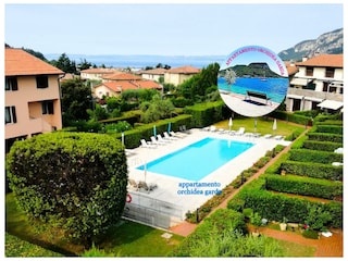 Schwimmbad der Wohnanlage