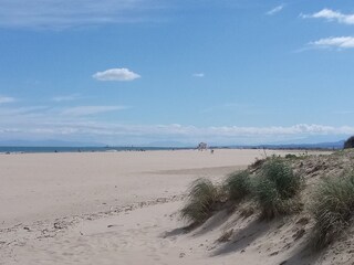 Der große Sandstrand (5 Min. zu Fuß)