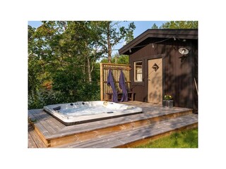 Jacuzzi direkt am Seeufer mit Saunahaus