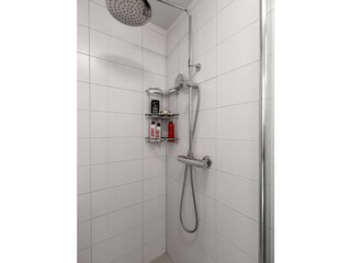 Bad im Untergeschoß 2