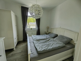 Schlafzimmer mit Doppelbett