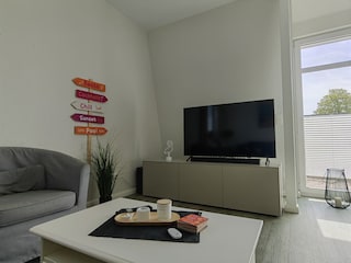 4K Smart-TV mit Soundbar