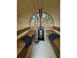 Sauna von innen mit Blick auf Ostsee