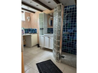 Bad im Untergeschoß 1