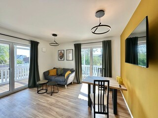 Genießen Sie entspannte Stunden in diesem stilvollen Wohnzimmer.