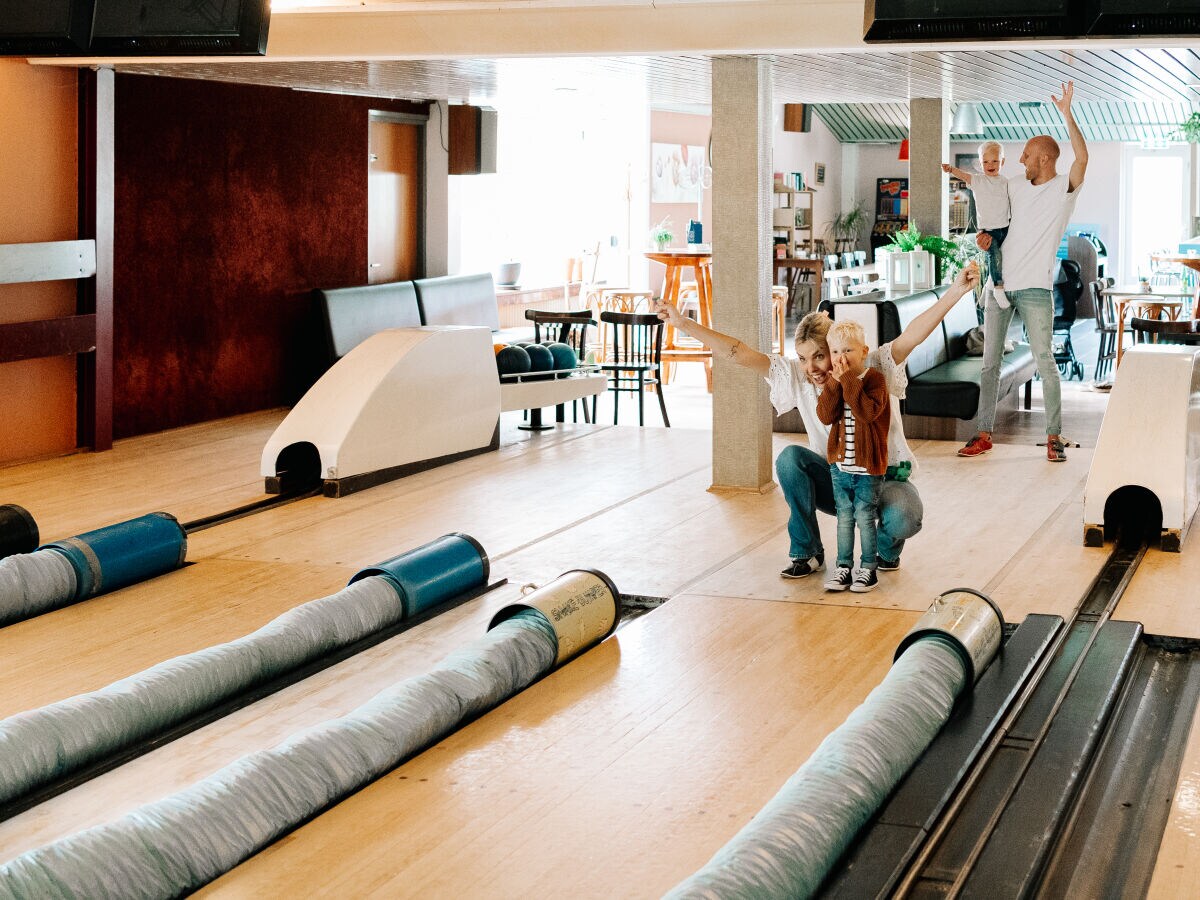 Bowling im Park. Spaß für Klein und Groß