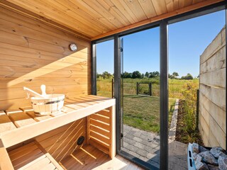 Sauna mit Blick in den Garten