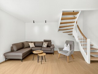 Wohnbereich mit Sofa und Sessel