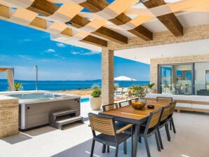 5* Luxury Seaview Villa Plant 2 with pool