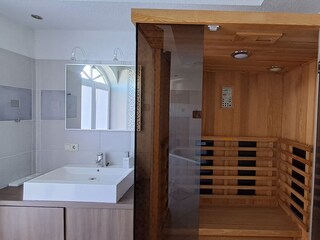 Badezimmer II mit Regenwalddusche, Badewanne & Sauna