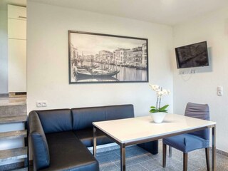 Apart_Sonne_Küche_Esstisch