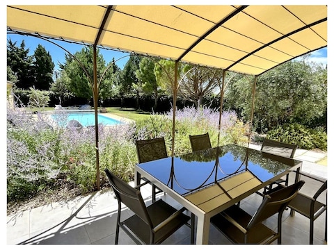 Holiday house Family-friendly cottage with barbecue, private pool and garden | Pets welcome