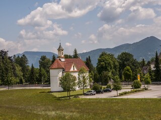 Blick auf Kapelle vom Balkon