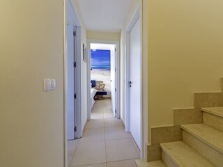 Flur (Blick ins 2. Schlafzimmer) im OG