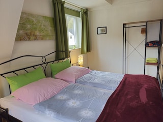 Schlafzimmer 1