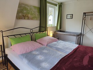 Schlafzimmer 1