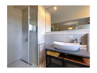 Modernes Badezimmer.