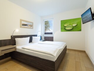 Schlafzimmer mit Doppelbett (180 x 200)