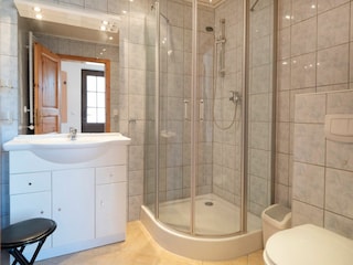 Badezimmer mit Dusche