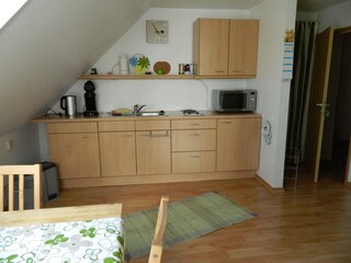 voll ausgestattete Küchenzeile