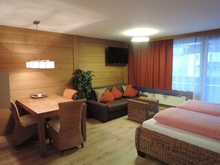 Wohnzimmer mit Schlafsofa