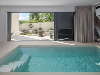 Indoor Pool in der Villa Amoreta