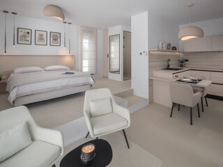 Living, sleeping area and kitchen in Villa Amoreta