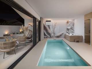 Indoor Pool, Whirlpool, Sauna & Außenpool mit Terrasse