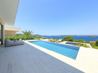 Villa D3 with infinity pool overlooking the Adriatic