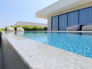 Moderne, minimalistische Villa D3 mit privatem Pool
