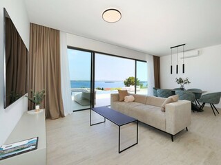 Livingroom, dining area with sea view, Villa D9