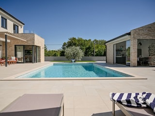 Villa with private pool and outdoor kitchen