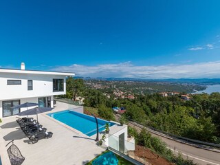 Villa Gabi mit privatem Pool, Sonnenliegen und Ausblick