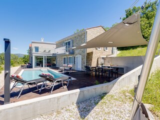 Sonnige Villa mit privatem Pool umgeben von Natur