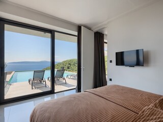 Elegantes Doppelzimmer mit TV und Panoramablick