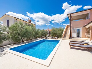 Private pool, plants and sun loungers close to Pula