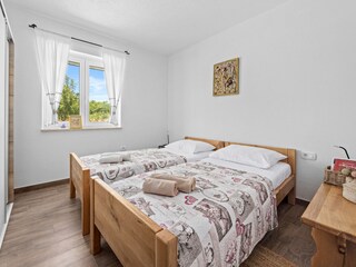 Bequemes Schlafzimmer mit Kleiderschrank