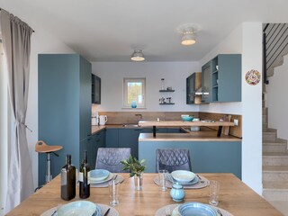 Dining table and fully equipped kitchen