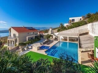 Villa with private pool near the sea in Kvarner