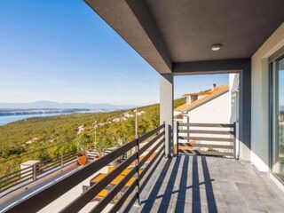 Blick von der Terrasse aus auf das Meer