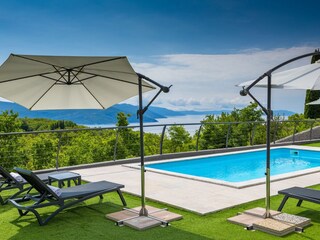 Privater Pool mit Meerblick im Ferienhaus Lavinia