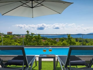 Private Pool with sea view in holiday home Lavinia