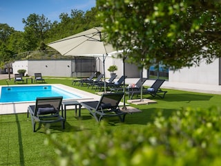Garden with private pool and trampoline in villa