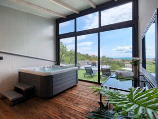 Innen-Whirlpool mit Meerblick in Villa, Kvarner Bucht