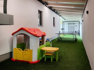 Kid's play area, table tennis and gym