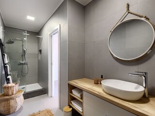 Ensuite Badezimmer mit Dusche in Villa Lavinia