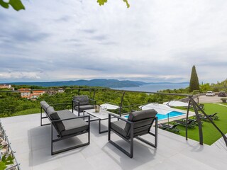 Terrase mit Panoramablick vom Meer