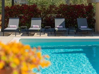 Private Pool with sun loungers in holiday home in Pula