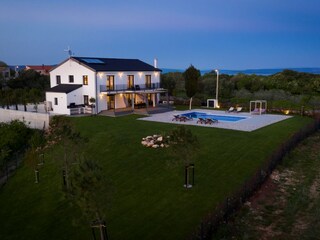 Modern peaceful villa with big yard and private pool n