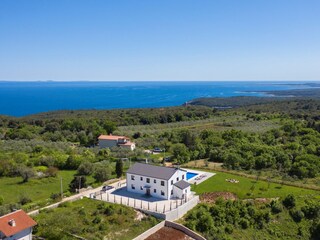 Villa umgeben von Natur nahe am Meer
